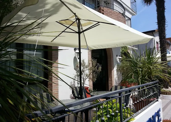 公寓式酒店 伊利奥斯酒店 3*