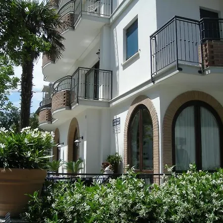 شقة فندقية Ilios ليدو دي يسولو